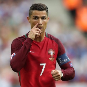 kaiyun电竞-德甲激烈对抗，教练强调团队合作，德甲各俱乐部现任教练